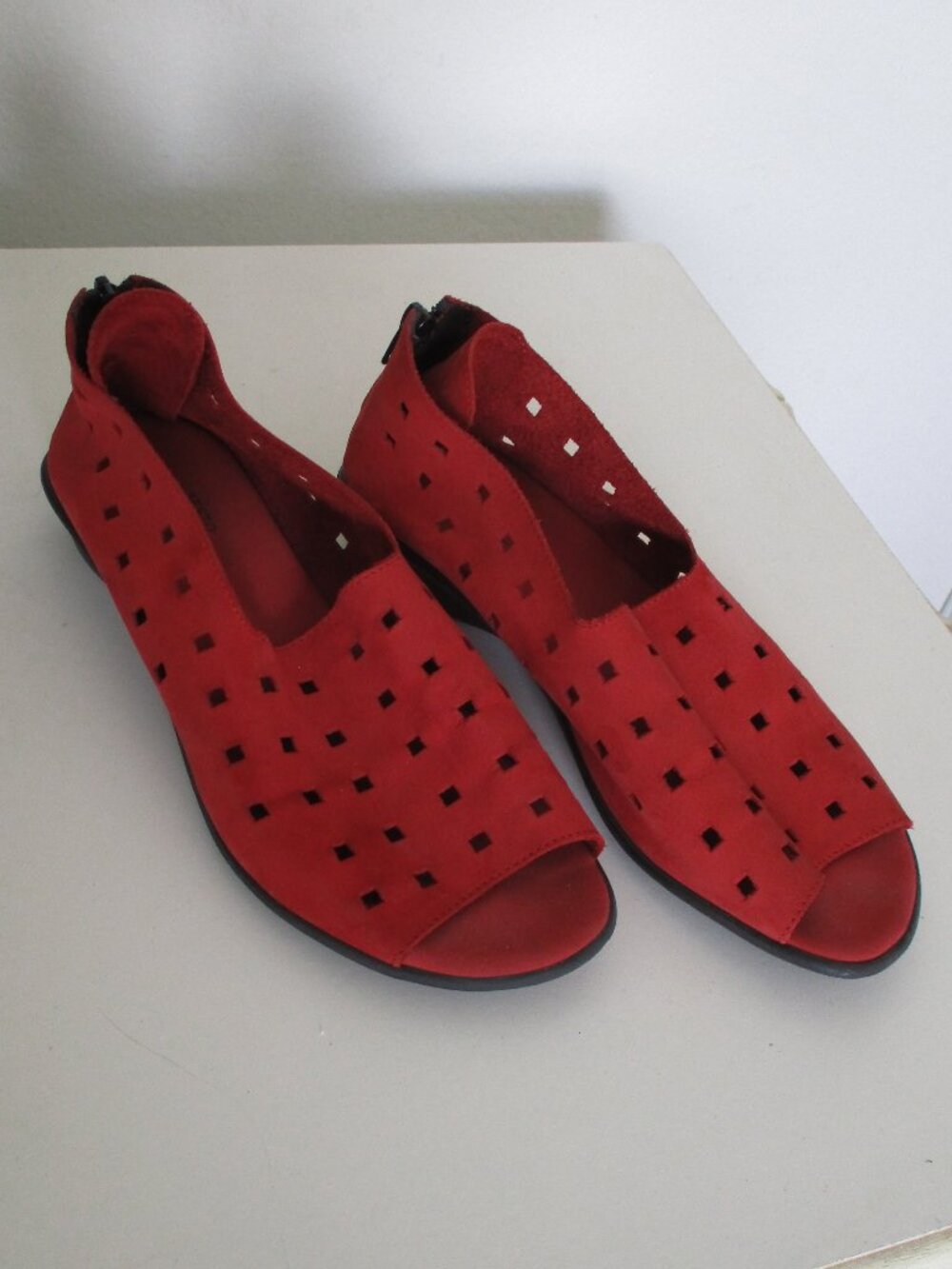 Sesto Meucci Womens Cinnamon Red Suede Laser-cut 1" Rubber Wedge Loafer - 7.5M